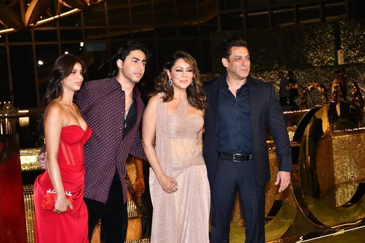 ਇੱਥੇ ਕੁੱਝ ਅਜਿਹੇ ਲੋਕ ਵੀ ਆਪਸ 'ਚ ਟਕਰਾਏ, ਜਿਨ੍ਹਾਂ ਦੇ ਮਿਲਣ ਦਾ ਪੂਰੀ ਦੁਨੀਆ ਇੰਤਜ਼ਾਰ ਕਰ ਰਹੇ ਸੀ। ਹੁਣ ਪਤਾ ਲੱਗਾ ਹੈ ਕਿ ਸਲਮਾਨ ਖਾਨ ਅਤੇ ਸ਼ਾਹਰੁਖ ਖਾਨ ਬੇਸਟ ਫ੍ਰੈਂਡ ਦੀ ਤਰ੍ਹਾਂ ਹਨ। ਅਜਿਹੇ 'ਚ ਸ਼ਾਹਰੁਖ ਦੇ ਪਰਿਵਾਰ ਨਾਲ ਸਲਮਾਨ ਦਾ ਰਿਸ਼ਤਾ ਕਿਸ ਤਰ੍ਹਾਂ ਦਾ ਹੈ, ਇਹ ਬੀਤੀ ਰਾਤ ਦੇਖਣ ਨੂੰ ਮਿਲਿਆ।