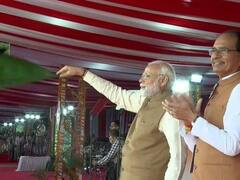 स्वदेशी रूप से तैयार की गई है वंदे भारत एक्सप्रेस ट्रेन, PM मोदी ने किया आरामदायक यात्रा का दावा