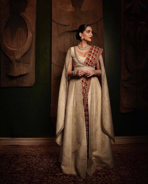 Sonam Kapoor wore a floor length Anarkali style ethnic outfit with a contrasting multicoloured dupatta. Sonam looked regal