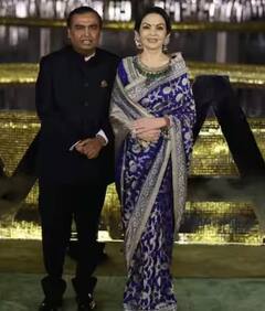 'Nita Mukesh Ambani Cultural Center'च्या उद्धाटन प्रसंगी अंबानी कुटुंबियांचा शाही थाट; पाहा फोटो