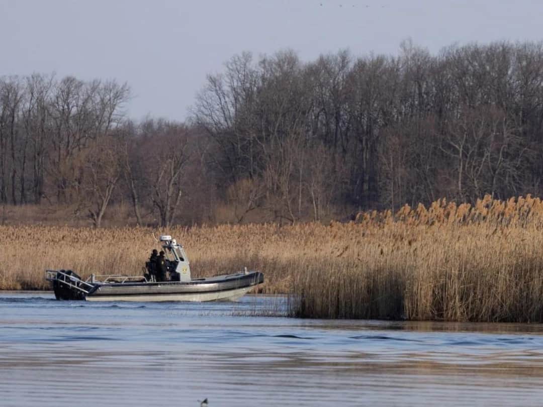 Indian Family Among 6 Found Dead While Trying To Illegally Cross Canada-US Border Police, check details Canada-US Border: అక్రమంగా అమెరికాలోకి వచ్చేందుకు ప్రయత్నం, ప్రాణాలు కోల్పోయిన భారతీయులు