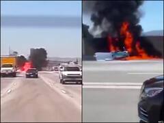 सड़क पर दौड़ रही थीं गाड़ियां, अचानक हवा में लहराता हुआ आया प्लेन और क्रैश हो गया...