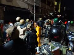 Jamshedpur News: रामनवमी विसर्जन जुलूस पर प्रतिबंध लगाए जाने के बाद जुगसलाई में पथराव, तस्वीरों में देखें हालात