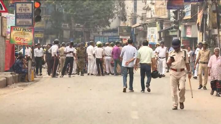 হিংসার ঘটনায় ইতিমধ্যেই ৩৬ জনকে গ্রেফতার করেছে পুলিশ। ধৃতদের বিরুদ্ধে ভাঙচুর, অগ্নিসংযোগ, সরকারি কর্মীদের বাধা দেওয়া-সহ একাধিক ধারায় মামলা রুজু হয়েছে।