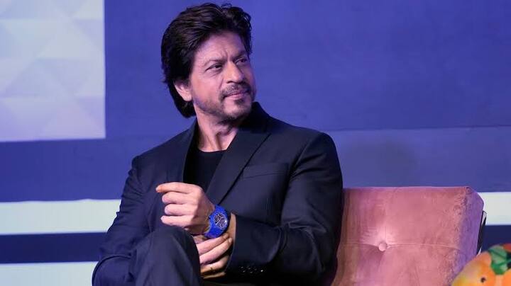 जानकारी के लिए आपको बता दें कि इस वीडियो को मशहूर जर्नलिस्ट फरीदून शहरयार ने अपने सोशल मीडिया अकाउंट से इस को साझा किया था. जिसके बाद में कुछ लोगों ने तो इस पर रिट्वीट भी करते हुए अपनी टिप्पणियां दी है.