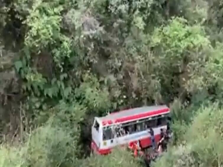 Uttarakhand accident Bus With 22 Onboard Falls Into Ditch Rescue Work On know more details Uttarakhand Accident: 22 பயணிகளுடன் சென்ற பேருந்து.. பள்ளத்தாக்கில் கவிழ்ந்து பெரும் விபத்து.. திக் திக் நிமிடங்கள்..!