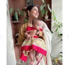 PHOTOS: ਦੇਬੀਨਾ ਬੈਨਰਜੀ ਨੇ ਮਨਾਈ ਛੋਟੀ ਧੀ ਦੀ ‘Rice-Ceremony’, ਲਹਿੰਗਾ-ਚੋਲੀ 'ਚ ਪਿਆਰੀ ਲੱਗ ਰਹੀ ਸੀ ਨੰਨ੍ਹੀ ਪਰੀ