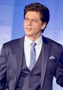 बॉलीवुड के किंग खान यानी कि शाहरूख खान अपनी अदाकारी और अपनी मुस्कुराहट से ही हर किसी का दिल जीत लेते हैं. इतना ही नहीं हाल ही कुछ समय पहले ही उनकी पठान फिल्म ने पूरे बॉक्स ऑफिस पर धमाल मचाया.