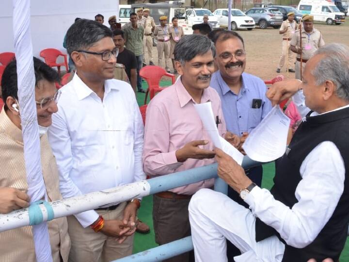 doctors who opposing Right to Health Bill meet CM Ashok Gehlot in Kota of Rajasthan ANN Doctor on Strike in Rajasthan: अशोक गहलोत से मिले RTH का विरोध कर रहे डॉक्टर, नहीं निकला कोई नतीजा, मुख्यमंत्री ने जयपुर बुलाया