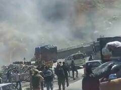 जम्मू-कश्मीर के रामबन में भूस्खलन, श्रीनगर-जम्मू राजमार्ग पर गिरे पत्थर, ट्रैफिक हुआ बाधित