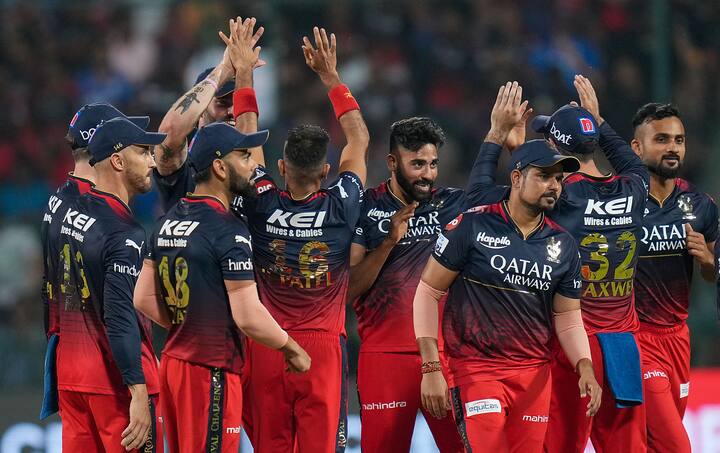 मुंबई इंडियन्सचा गेल्या हंगामातील हिरो तिलक वर्मा याने  यंदाच्या हंगामतील पहिल्याच सामन्यात झुंझार खेळी केली. तिलक वर्मा याने शानदार अर्धशतक झळकावले. एका बाजूला विकेट पडत तिलक वर्मा याने संयमी आणि आक्रमकपणे अर्धशतक झळकावले. तिलक वर्माने नेहाल वढेरासोबत अर्धशतकी भागिदारी करत मुंबईची धावसंख्या वाढवली. तिलक वर्माने दबावात अर्धशतक झळकावले. तिलक वर्मा याने 46 चेंडूत 84 धावांची खेळी केली. या खेळीदरम्यान त्याने 4 षटकार आणि 9 चौकार लगावले.