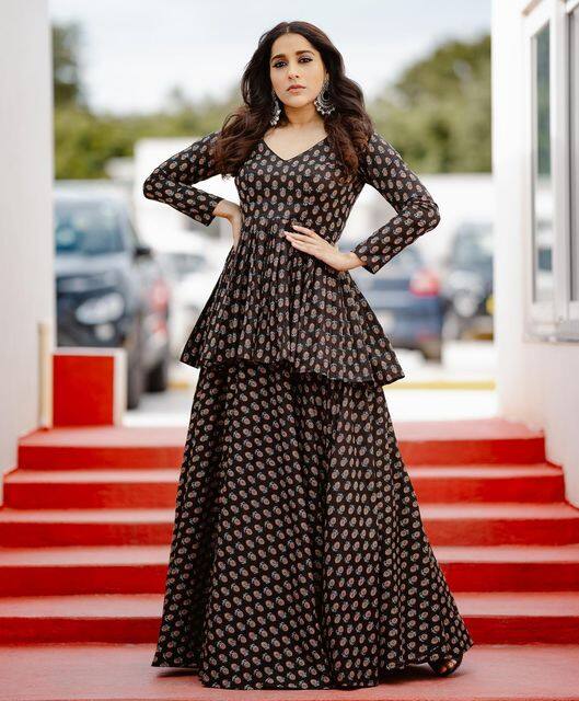 ఓవైపు టీవీ రంగంలో రాణిస్తూనే, సినిమాల్లోనూ మెరుస్తోంది.Photo Credit: Rashmi Gautam/Instagram