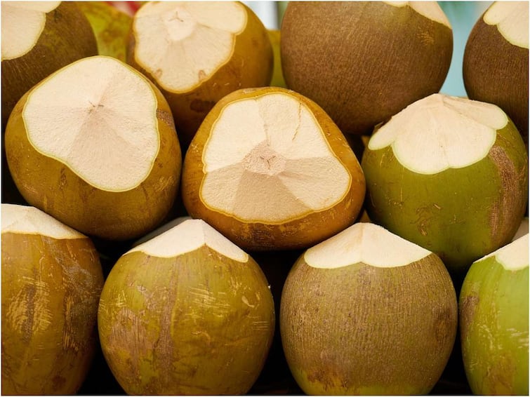 Health Tips know  Coconut Water Benefits in Summer Coconut Water Benefits:  नारळ पाणी पिण्याचे फायदे काय? नारळ पाणी कधी प्यायचं?