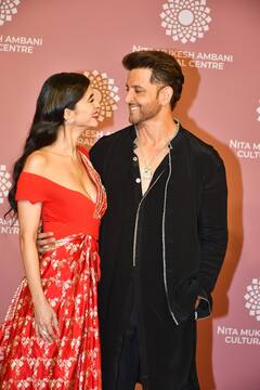 NMACC: एक दूसरे में डूबे नजर आए Hrithik Roshan और Saba Azad, एक्ट्रेस को लाल जोड़े में देख फैंस बोले - शादी कब है ?
