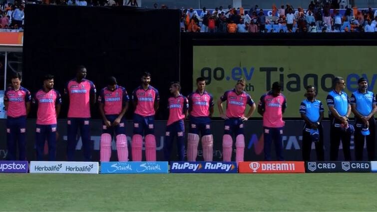 IPL 2023: match officials observe silence to pay respects to the late Salim Durani SRH vs RR IPL 2023: সেলিম দুরানির স্মৃতির উদ্দেশে সানরাইজার্স-রাজস্থান ম্যাচ শুরুর আগে নীরবতা পালন