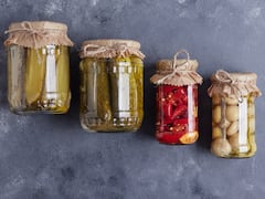 जानें प्रेग्नेंट महिलाओं को अचानक खट्टा खाने का मन क्यों करता है... अचार की क्रेविंग है तो लड़का होगा?