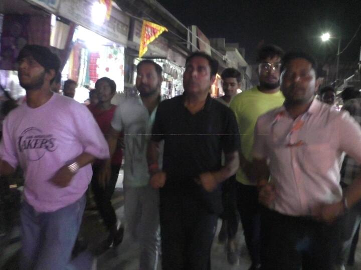 Why independent MLA from Behror Baljeet Yadav running in black clothes in Rajasthan Assembly ANN Rajasthan Politics: काले कपड़े में क्यों दौड़ लगा रहा है निर्दलीय विधायक, पेपर लीक करने वालों के लिए इस सजा की मांग