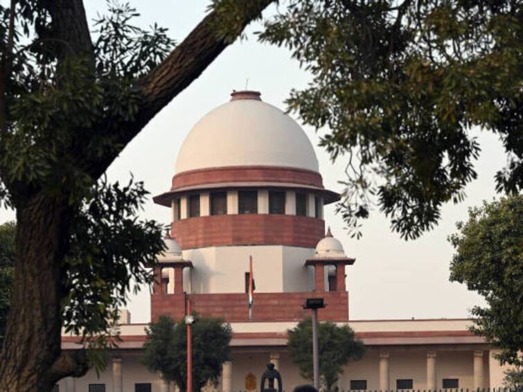 Jails Are Overcrowded: SC Asks Courts To Ensure Speedy Trials Of Cases Jails Are Overcrowded: SC Asks Courts To Ensure Speedy Trials Of Cases