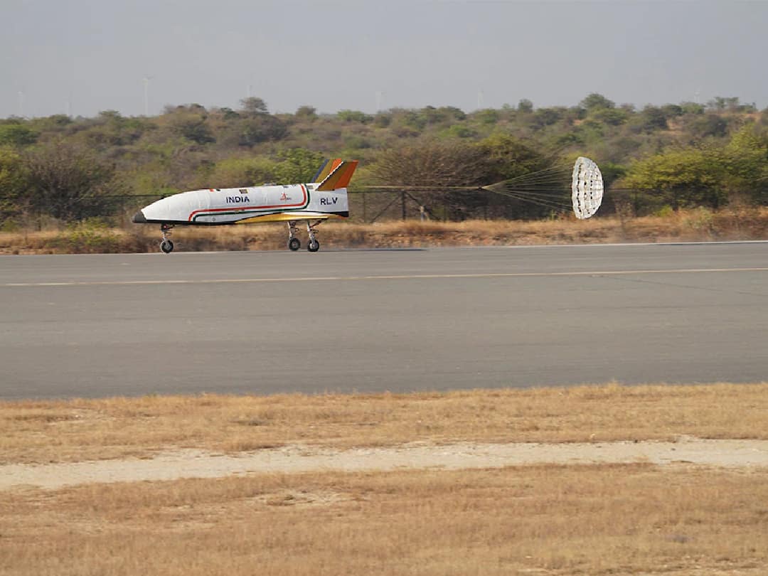 Reusable Launch Vehicle : இந்தியாவில் தயாரிக்கப்பட்ட ’ மறுபயன்பாட்டு ஏவுகணை’ சோதனை வெற்றி.. இஸ்ரோ பெருமிதம்! ISRO successfully conducts landing experiment of the Reusable Launch Vehicle Reusable Launch Vehicle : இந்தியாவில் தயாரிக்கப்பட்ட ’ மறுபயன்பாட்டு ஏவுகணை’ சோதனை வெற்றி.. இஸ்ரோ பெருமிதம்!