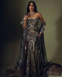 બ્લેક મરમેઈડ લૂકમાં જાહ્નવી કપૂરનો હોટ અંદાજ, જુઓ વાયરલ તસવીરો