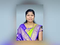 माहेरकडून पैसे आणण्यासाठी तगादा, चारित्र्याच्या संशयातून मारहाण, माजी सरपंच पत्नीने पतीच्या वाढदिवसाला केली आत्महत्या