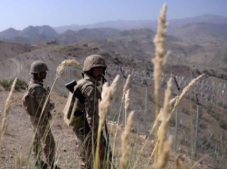 Pakistan: Attack on Pakistani soldiers near Iran border, 4 soldiers killed, know latest updates