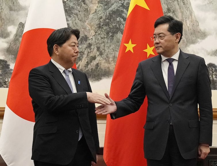 China Japan Relations: धुर-विरोधियों के हाथ मिले! 3 साल बाद चीन पहुंचे जापान के विदेश मंत्री, दुनिया की निगाह- दोनों देशों में क्‍या बातचीत होंगी