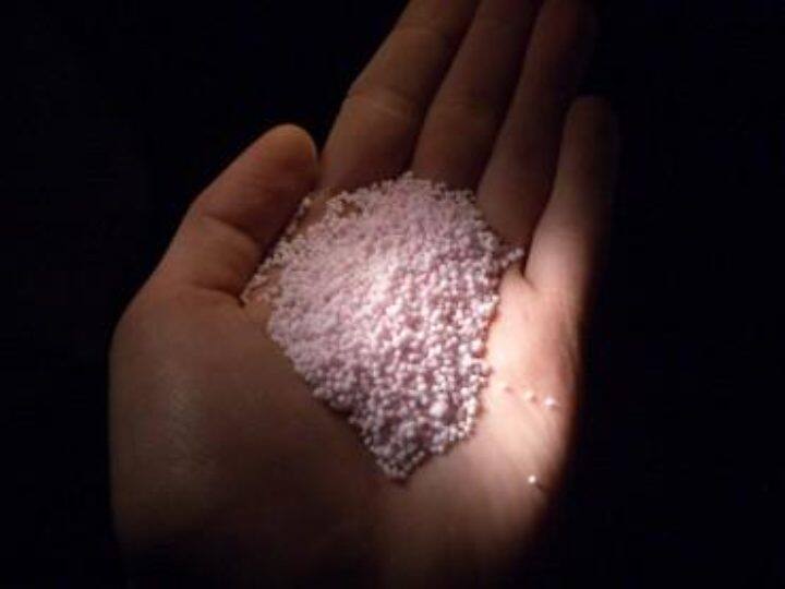 हाल ही में एक पाकिस्तानी फर्टिलाइजर कंपनी ने फर्टिलाइजर बनाने के लिए एक नया फॉर्मूला तैयार किया है. इसमें फर्टिलाइजर से बम नहीं बना सकते हैं.