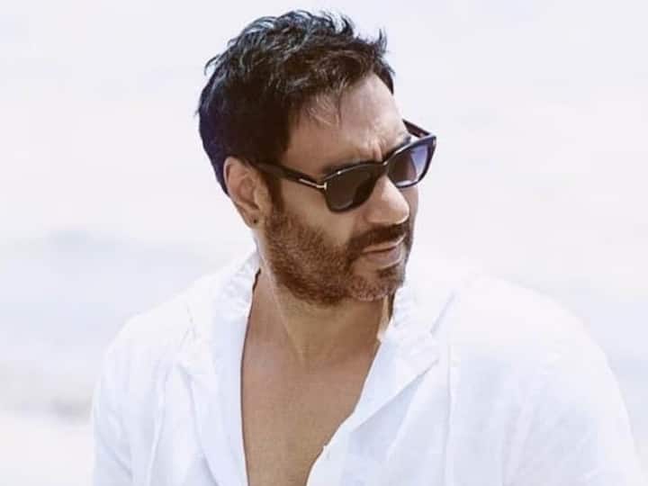 आजयनं दिलवाले,धनवान, विजयपथ, प्यार तो होना ही था या चित्रपटांमध्ये देखील काम केलं.