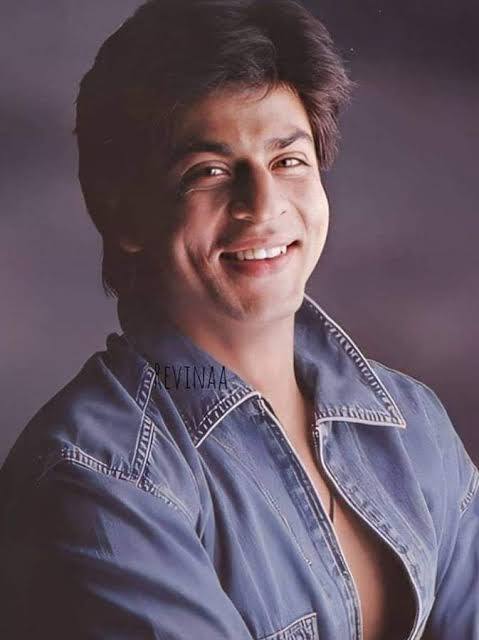 लेकिन फिर भी पठान फिल्म जैसी ही आई हर किसी ने उसे खूब पसंद किया और बॉक्स ऑफिस पर उसने तगड़ी कमाई भी की. लेकिन अब इसी बीच सोशल मीडिया पर शाहरुख खान का एक वीडियो तेजी से वायरल होता हुआ नजर आया.
