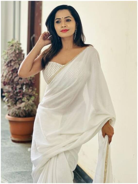 శోభా శెట్టి శారీ కడితే... ఎవరైనా చూపు తిప్పుకోలేరే!