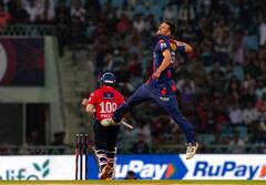 LSG vs DC, IPL 2023 : धडाकेबाज मार्क वुडची भेदक गोलंदाजी; दिल्लीचा निम्मा संघ धाडला माघारी