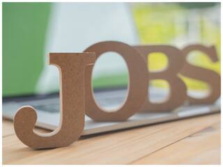 12वीं पास के लिए सरकारी नौकरी पाने का शानदार मौका, जानें योग्यता, शुल्क और सैलरी