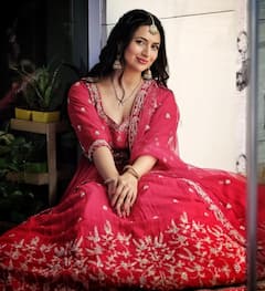 वेडिंग सीजन के लिए आप भी ले सकते हैं दिव्यांका त्रिपाठी के इन लुक्स से इंस्पिरेशन, आप पर ठहर जाएंगी सबकी नज़र