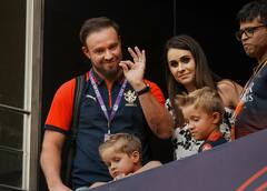 PHOTOS: फैमली के साथ RCB को सपोर्ट करने पहुंचे एबी डिविलियर्स, देखें दिलचस्प तस्वीरें