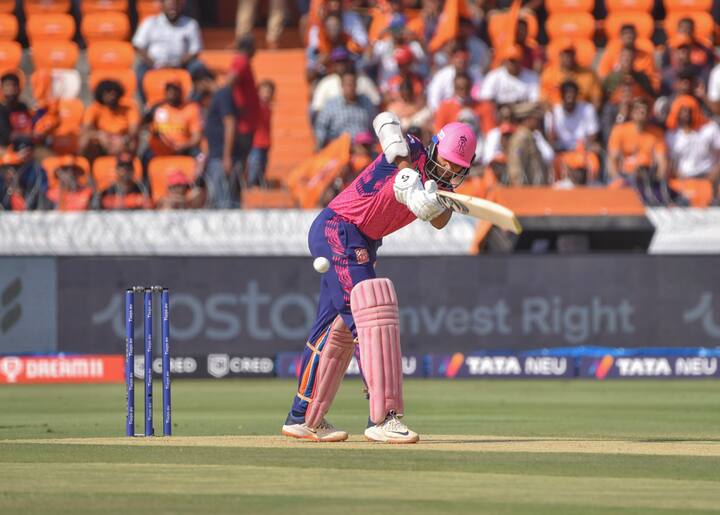 बोल्टसह इतर गोलंदाजांनी अचूक टप्प्यावर मारा केला. केएम आसिफ, जेसन होल्डर, रविचंद्र अश्विन, यजुवेंद्र चहल यांनी भेदक मारा केला. युजवेंद्र चहल याने सर्वाधिक चार विकट घेतल्या. तर जेसन होल्डर आणि अश्विन यांना प्रत्येकी एक एक विकेट मिळाली. तर बोल्टला दोन विकेट मिळाल्या.