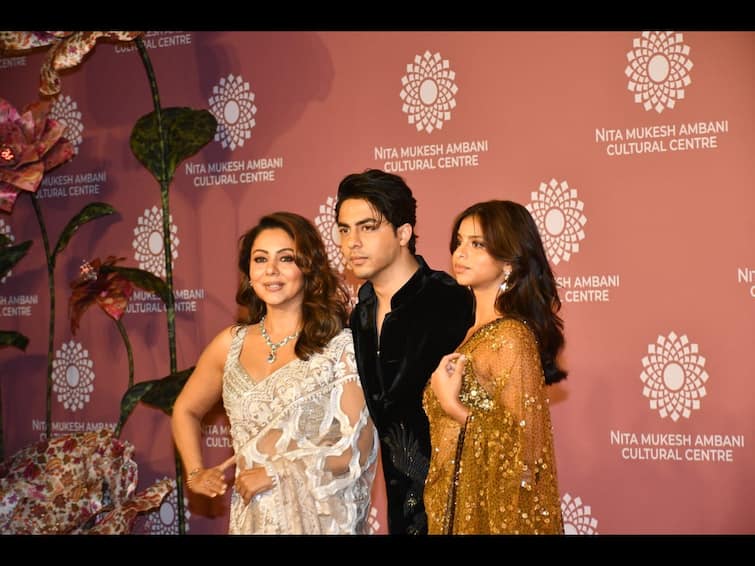 Mom And Daughter Duo Gauri And Suhana Khan Slay In Sarees, Aryan Khan Charms In Black At NMACC Day 2 Event Mom And Daughter Duo Gauri And Suhana Khan Slay In Sarees, Aryan Khan Charms In Black At NMACC Day 2 Event