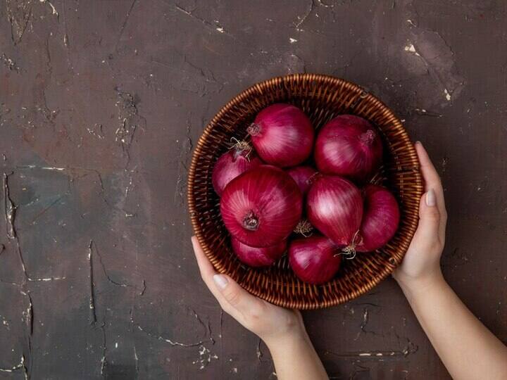 Eat lots of onions in summer… because it works as a medicine for diseases in summer!