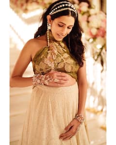 Shloka Ambani Pregnancy :  श्लोका अंबानी यांच्या बेबी बंपचे फोटो सोशल मीडियावर व्हायरल