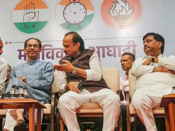 Maharashtra Politics: संभाजीनगर में हिंसा के बाद शुरू हुआ राजनीतिक ड्रामा, MVA की बैठक के बीच BJP करेगी शक्ति प्रदर्शन Maharashtra MVA Meeting Today in Chhatrapati Sambhajinagar Uddhav Thackeray Ajit Pawar are joined Maharashtra Politics: संभाजीनगर में हिंसा के बाद शुरू हुआ राजनीतिक ड्रामा, MVA की बैठक के बीच BJP करेगी शक्ति प्रदर्शन