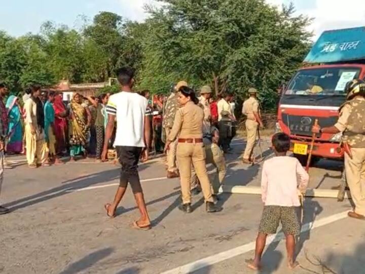 UP News: प्रतापगढ़ में अवैध अतिक्रमण हटाने पर जमकर बवाल, नाराज ग्रामीणों ने प्रयागराज नेशनल हाईवे किया जाम Pratapgarh Uproar Over Removal Of Illegal Encroachment Angry Villagers Jam Prayagraj National Highway ANN UP News: प्रतापगढ़ में अवैध अतिक्रमण हटाने पर जमकर बवाल, नाराज ग्रामीणों ने प्रयागराज नेशनल हाईवे किया जाम