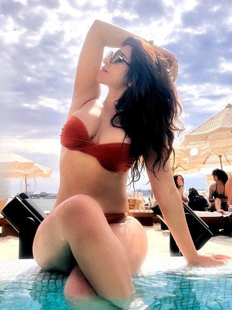 शमा सिकंदर ने बढ़ाया इंटरनेट का पारा