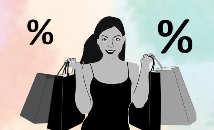 বাজারে পা রাখতেই চারিদিক থেকে ছেঁকে ধরেন বিক্রেতারা। তাতে ভ্যাবাচাকা খেয়ে যান অনেকেই। এমনকি সাপ্তাহিক বাজার করতে গিয়েও দরদাম পোষায় না অনেকের। তাই ন্যায্য দামের চেয়ে বেশি টাকা দিয়েই চলে আসতে হয়।