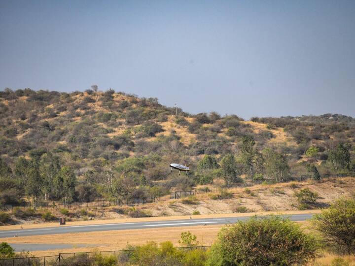 ISRO’s RLV LEX mission marks the first time a winged body has been carried to an altitude of 4.5 kilometres by a helicopter and released for carrying out an autonomous landing on a runway. RLV-TD is winged, a configuration intended to make the vehicle serve as a flying test bed to evaluate various technologies such as hypersonic flight, autonomous landing and powered cruise flight. (Photo: Twitter/@ISRO)