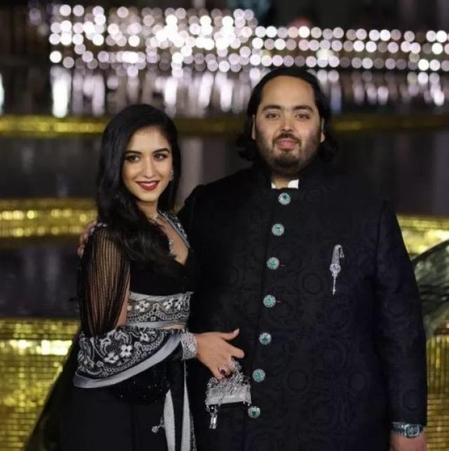 best dressed celebs at dior fall 2023 mumbai show: radhika merchant,  anushka sharma and more fashion | Zoom TV