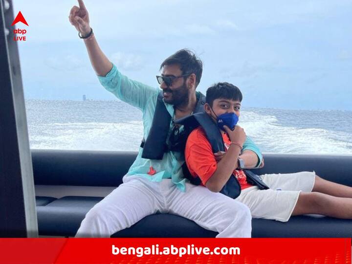 একটি সাক্ষাৎকারে অজয় জানিয়েছিলেন, কলেজ জীবনে যথেষ্ট দূরন্ত ছিলেন তিনি। কলেজ জীবনে ২ বার লক আপে যেতে হয়েছিল অভিনেতাকে। একবার বাবার বন্দুকও কেড়ে নিয়েছিলেন তিনি। তবে সেই সাক্ষাৎকারেই তিনি স্বীকার করেন, কাজগুলি বেআইনি ছিল কিন্তু বয়সের কারণেই অজয় তা বোঝেননি।