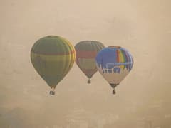 जान बचाने के लिए लोगों ने आसमान से लगाई छलांग लेकिन मिली मौत, हवा में ही सुलग उठा हॉट एयर बैलून, देखें वीडियो