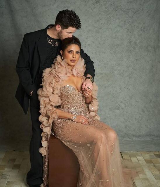 ਇਸ ਤੋਂ ਪਹਿਲਾਂ ਨੀਤਾ ਅੰਬਾਨੀ ਕਲਚਰਲ ਸੈਂਟਰ ਈਵੈਂਟ ਦੇ ਪਹਿਲੇ ਦਿਨ ਪ੍ਰਿਯੰਕਾ ਚੋਪੜਾ ਅਤੇ ਨਿਕ ਜੋਨਸ ਦੀਆਂ ਕਈ ਤਸਵੀਰਾਂ ਸਾਹਮਣੇ ਆਈਆਂ ਸਨ।