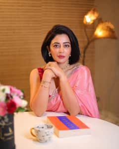 Neha Pendse : मराठमोळ्या नेहाच्या दिलखेचक अदा... चाहते म्हणाले, मी फिदा...