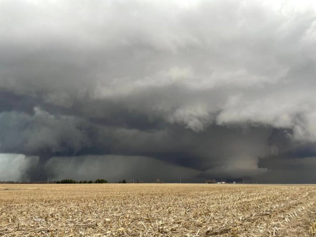 America : அமெரிக்காவை புரட்டி போட்ட புயல்...தொடரும் உயிரிழப்புகள்...அவசர நிலை அறிவிப்பு...!